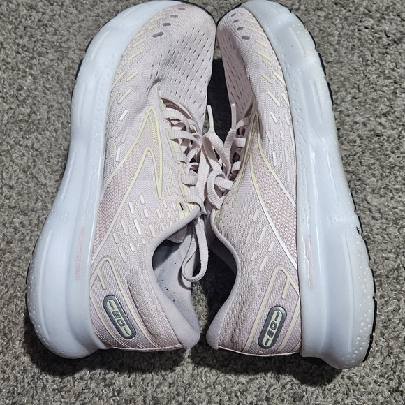 Brooks Women's Pink Running Shoes - Picture 7 of 8